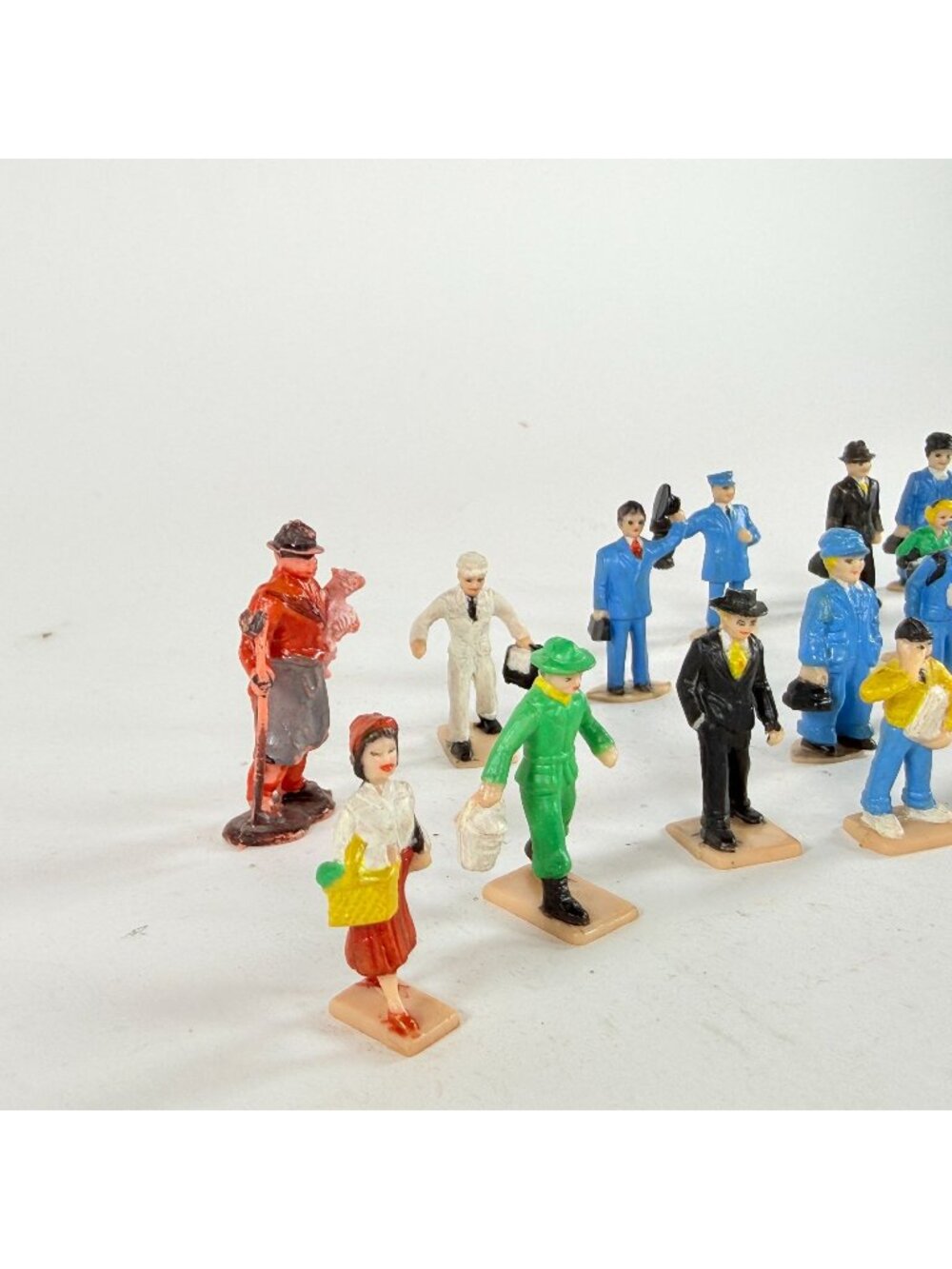 Vintage HO Or O Gauge 20 Plastic Miniature People Figures W/ Assorted Accessorie